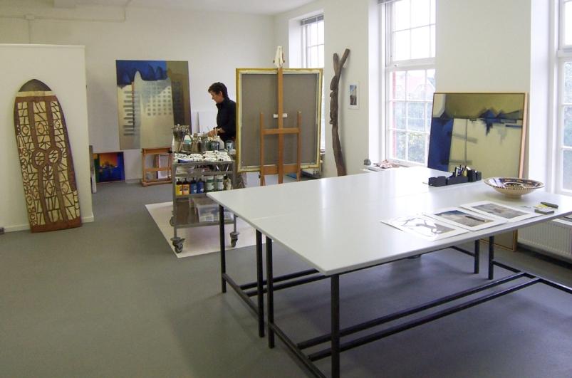 Maria in haar atelier